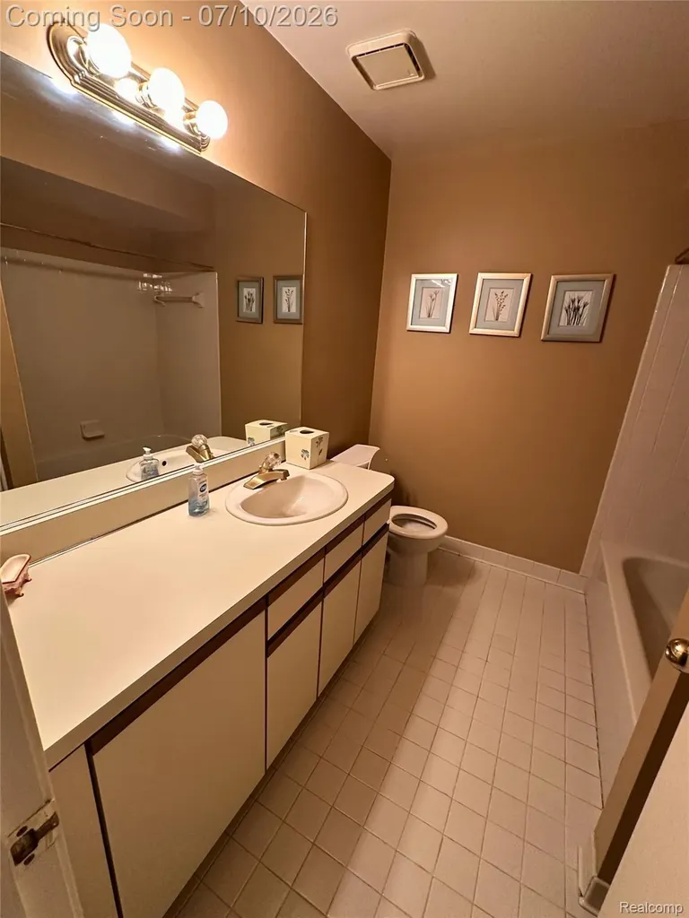 6669 Maple Lakes Drive West Bloomfield Charter Township MI 48322