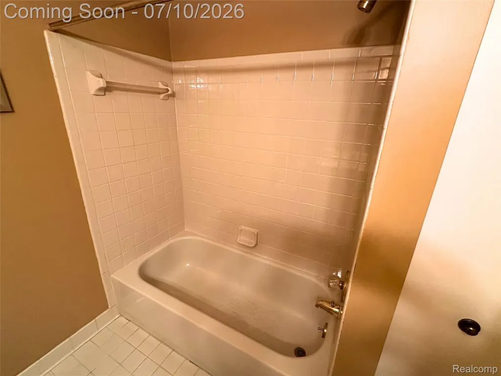 6669 Maple Lakes Drive West Bloomfield Charter Township MI 48322