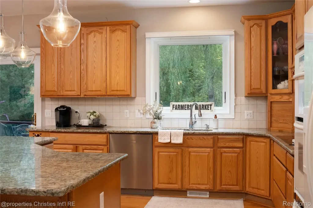 32405 Maria Court Livonia City MI 48152