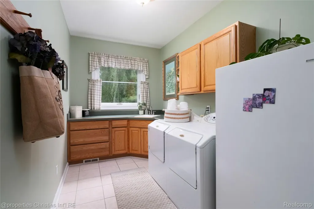 32405 Maria Court Livonia City MI 48152