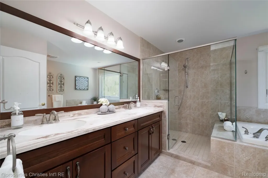 32405 Maria Court Livonia City MI 48152