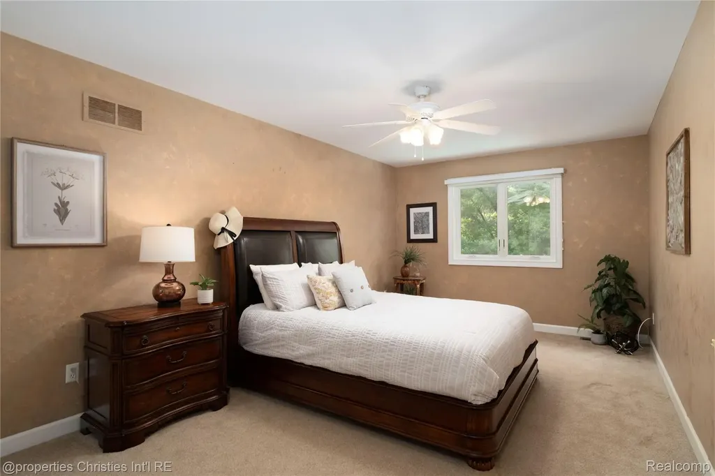 32405 Maria Court Livonia City MI 48152