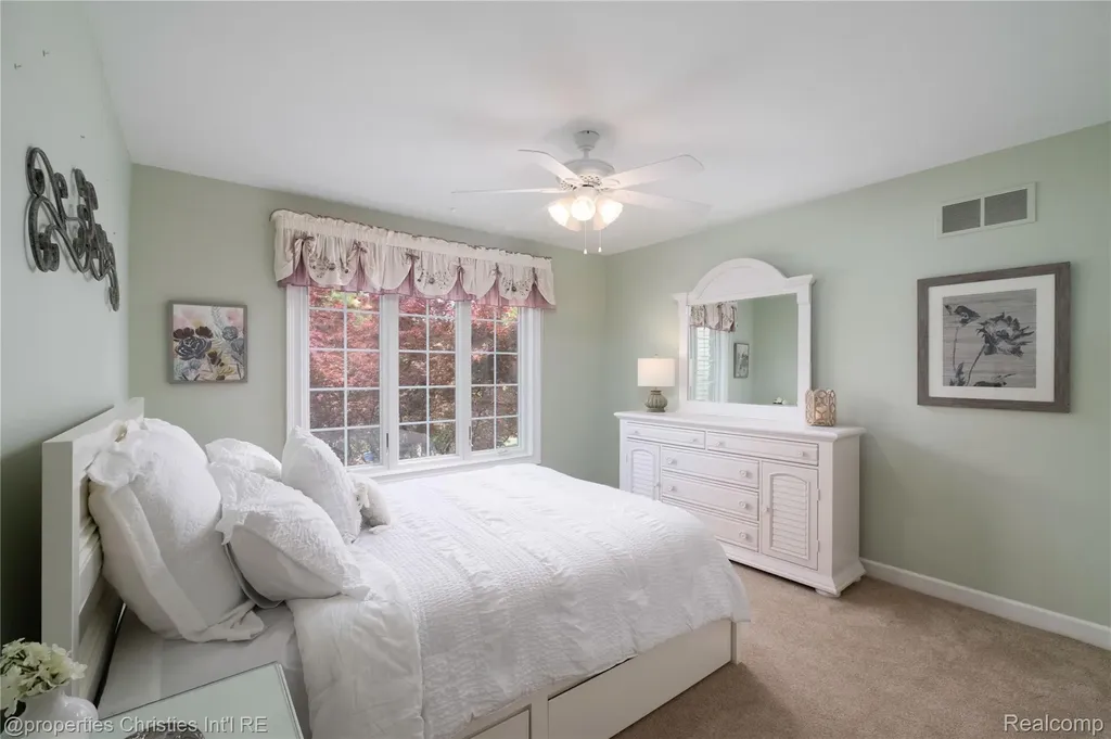 32405 Maria Court Livonia City MI 48152