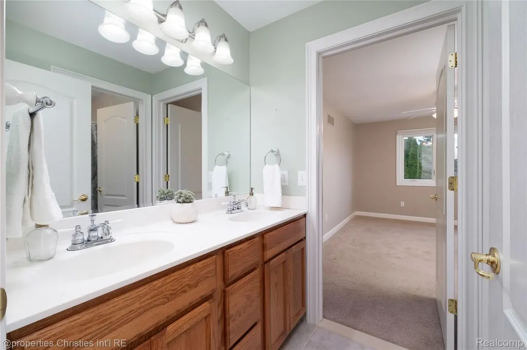 32405 Maria Court Livonia City MI 48152
