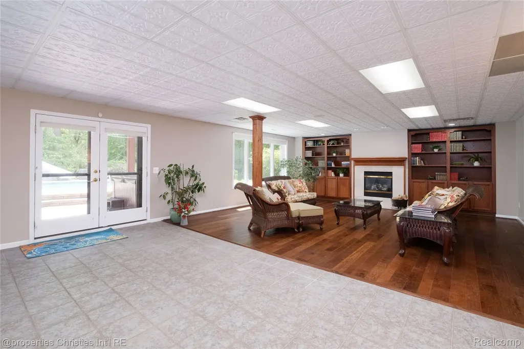 32405 Maria Court Livonia City MI 48152
