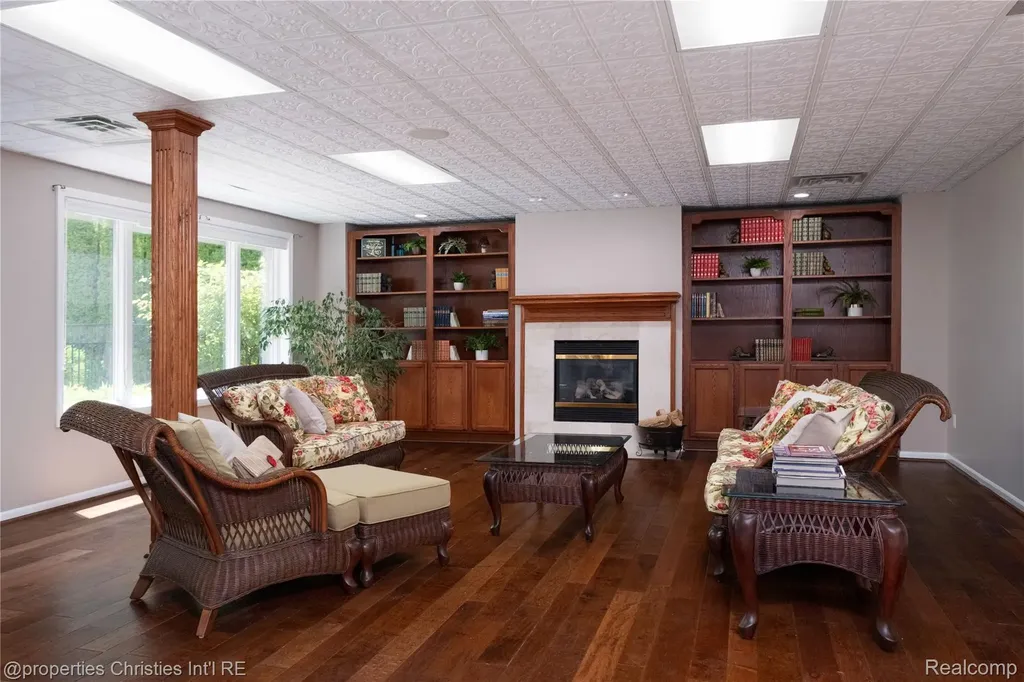 32405 Maria Court Livonia City MI 48152