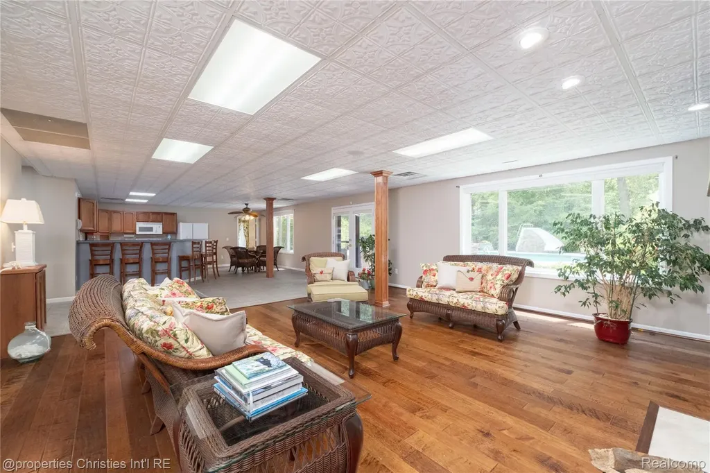 32405 Maria Court Livonia City MI 48152