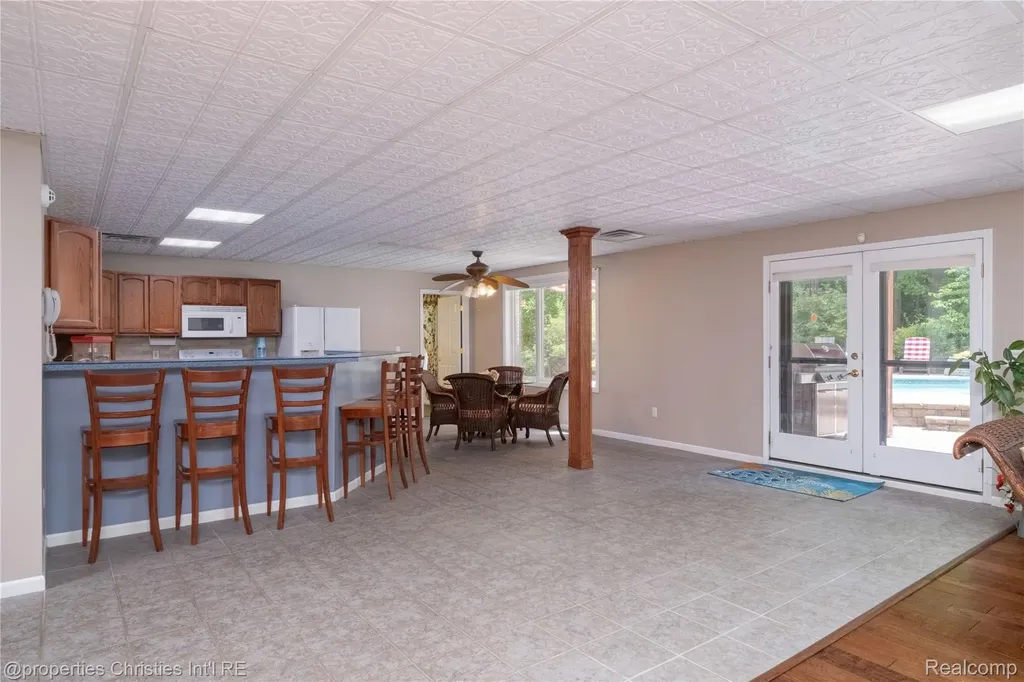 32405 Maria Court Livonia City MI 48152