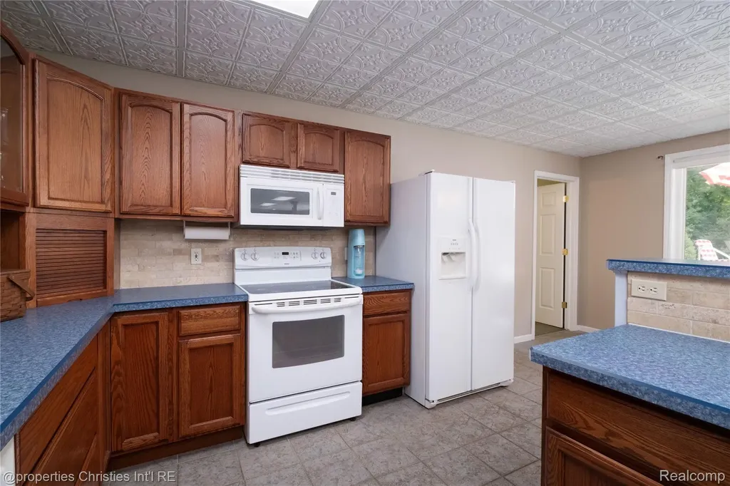 32405 Maria Court Livonia City MI 48152