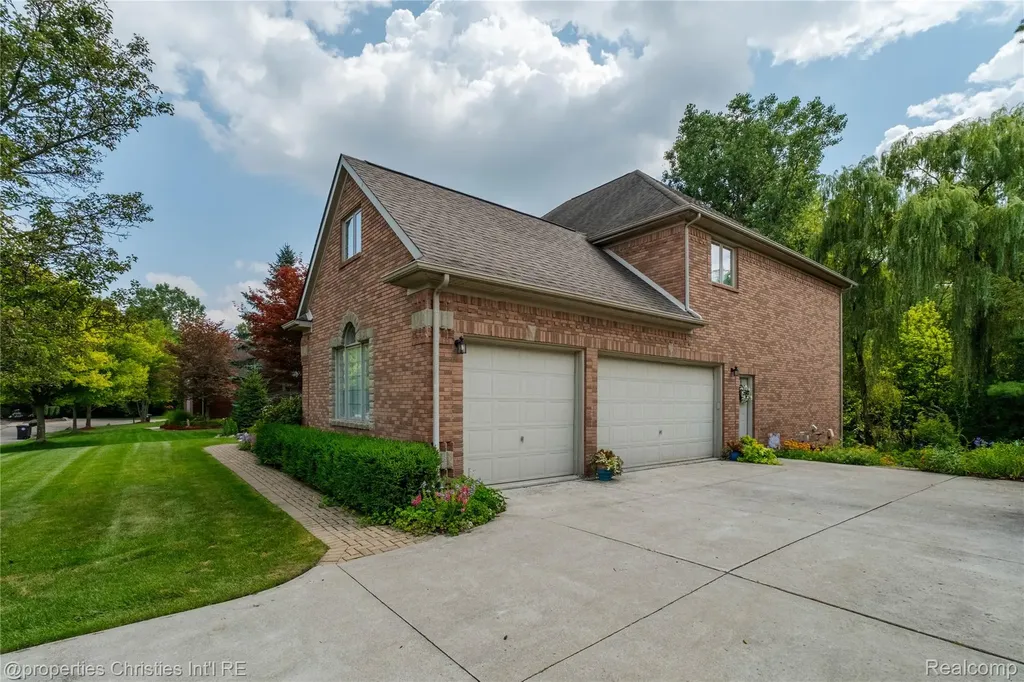 32405 Maria Court Livonia City MI 48152