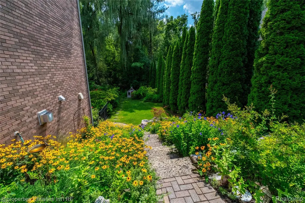 32405 Maria Court Livonia City MI 48152
