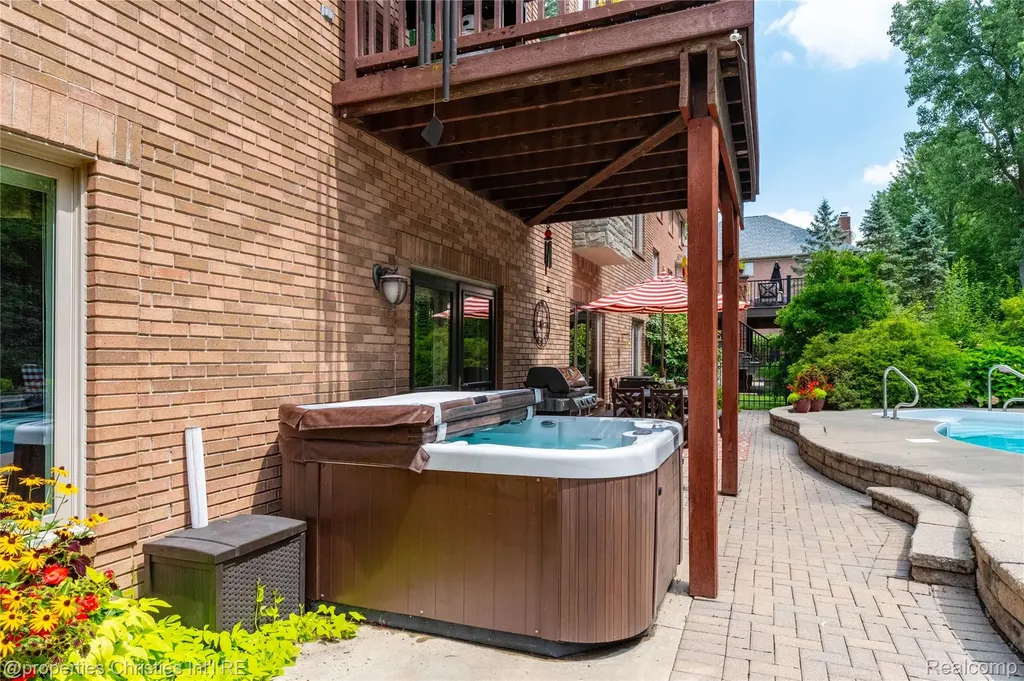 32405 Maria Court Livonia City MI 48152