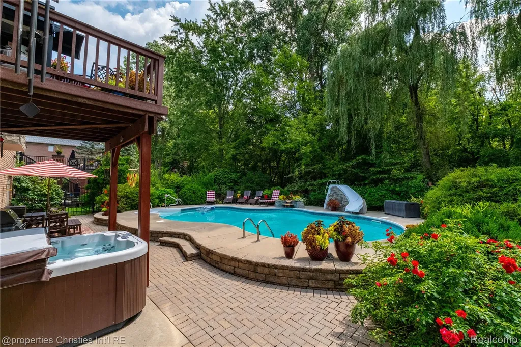 32405 Maria Court Livonia City MI 48152