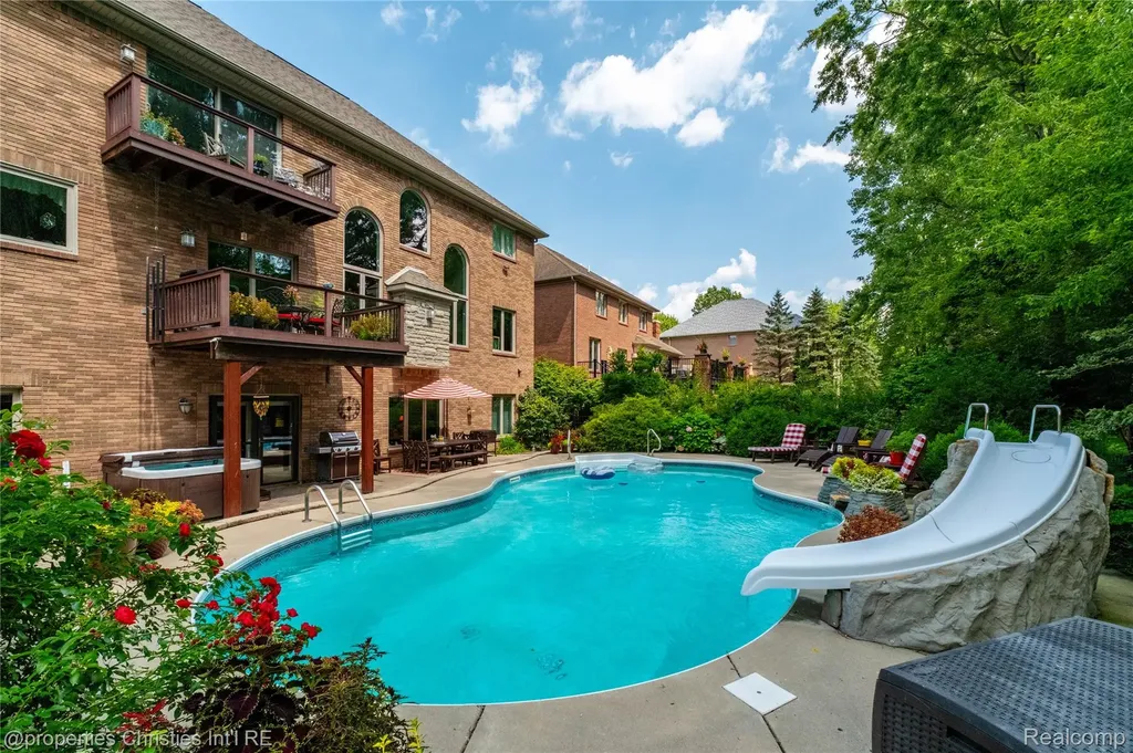 32405 Maria Court Livonia City MI 48152