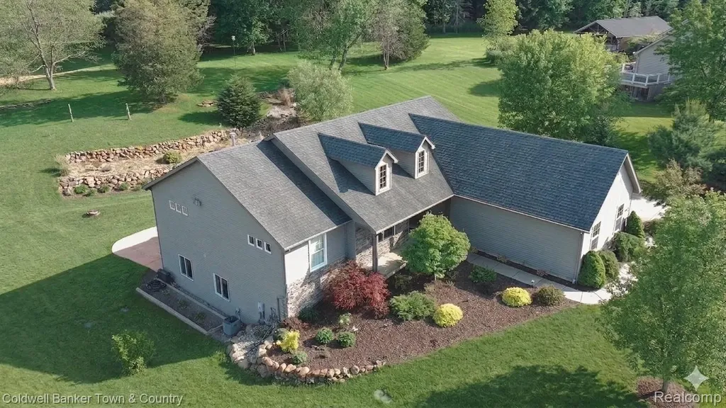 3505 Prescott Drive Howell City MI 48843