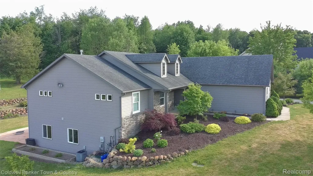 3505 Prescott Drive Howell City MI 48843