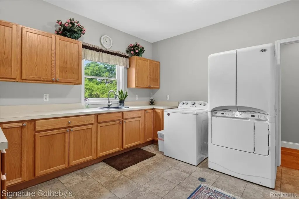 12700 Shaffer Road Springfield Charter Township MI 48350