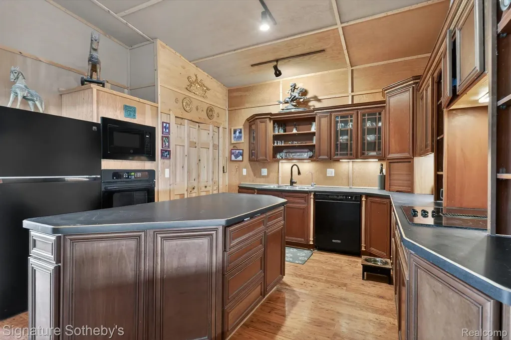 12700 Shaffer Road Springfield Charter Township MI 48350