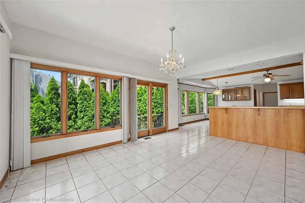 7351 Locklin West Bloomfield Charter Township MI 48324