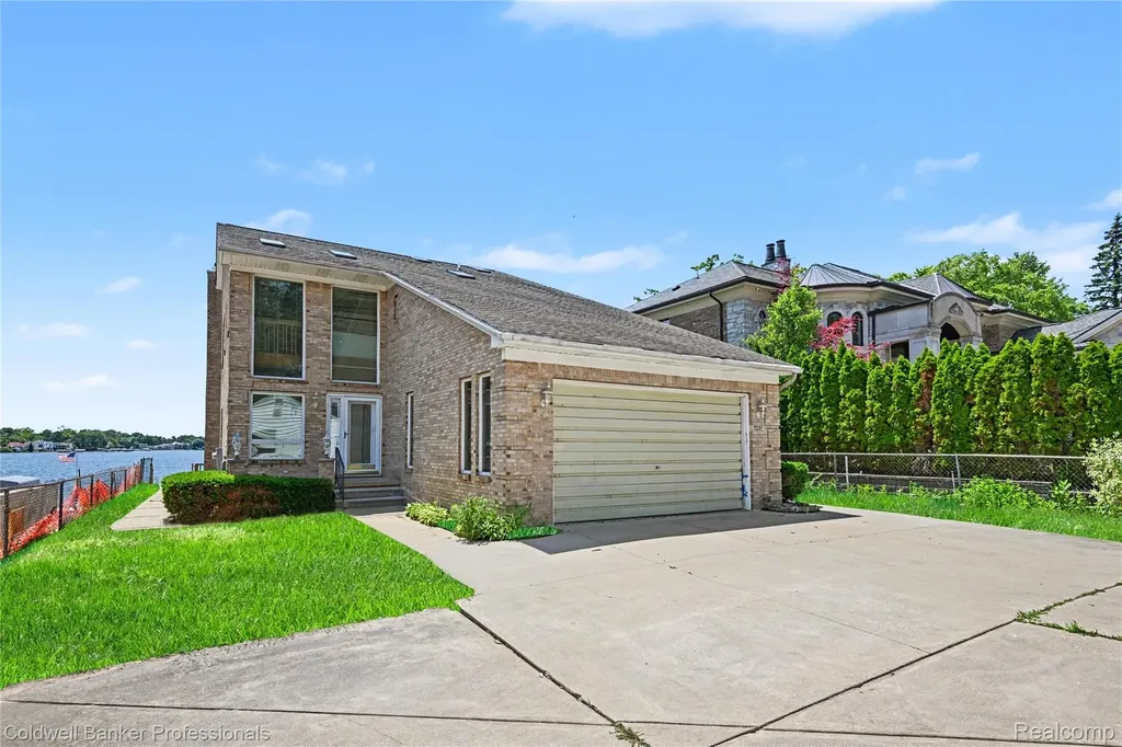 7351 Locklin West Bloomfield Charter Township MI 48324