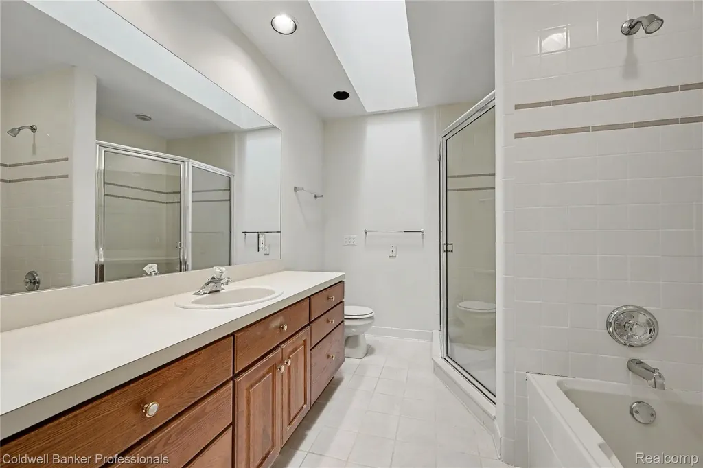 7351 Locklin West Bloomfield Charter Township MI 48324