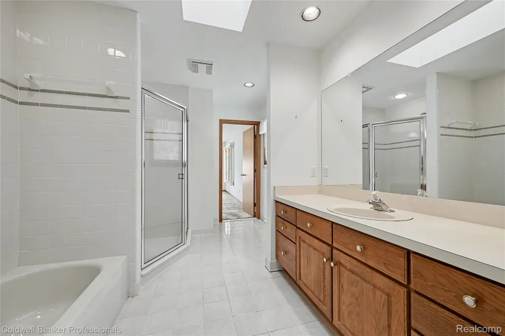 7351 Locklin West Bloomfield Charter Township MI 48324