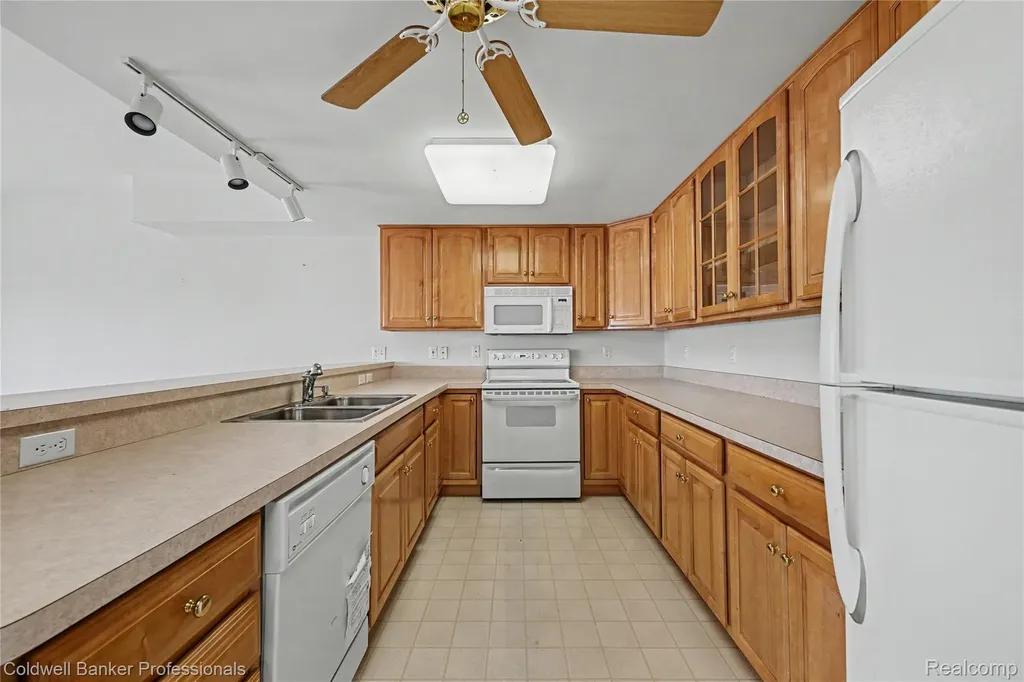 7351 Locklin West Bloomfield Charter Township MI 48324