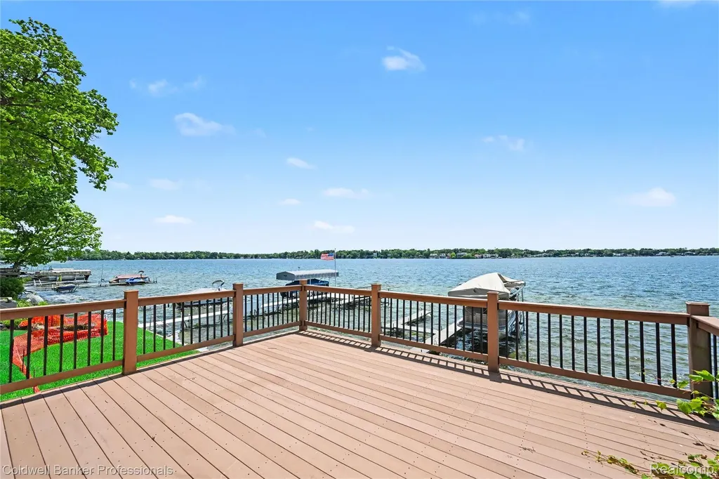 7351 Locklin West Bloomfield Charter Township MI 48324