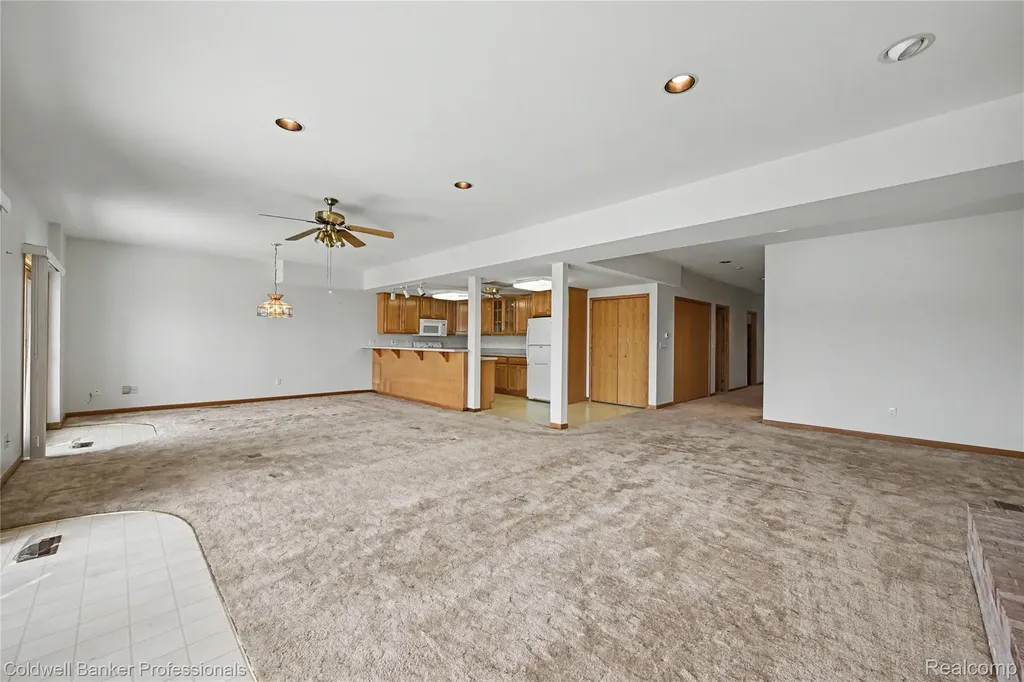 7351 Locklin West Bloomfield Charter Township MI 48324