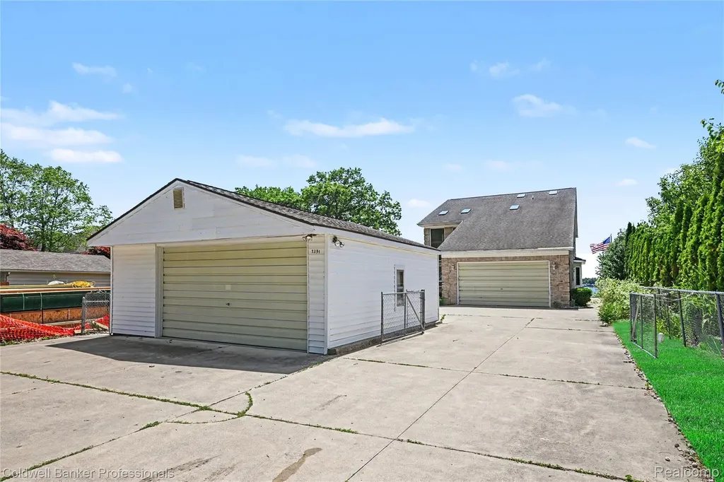 7351 Locklin West Bloomfield Charter Township MI 48324