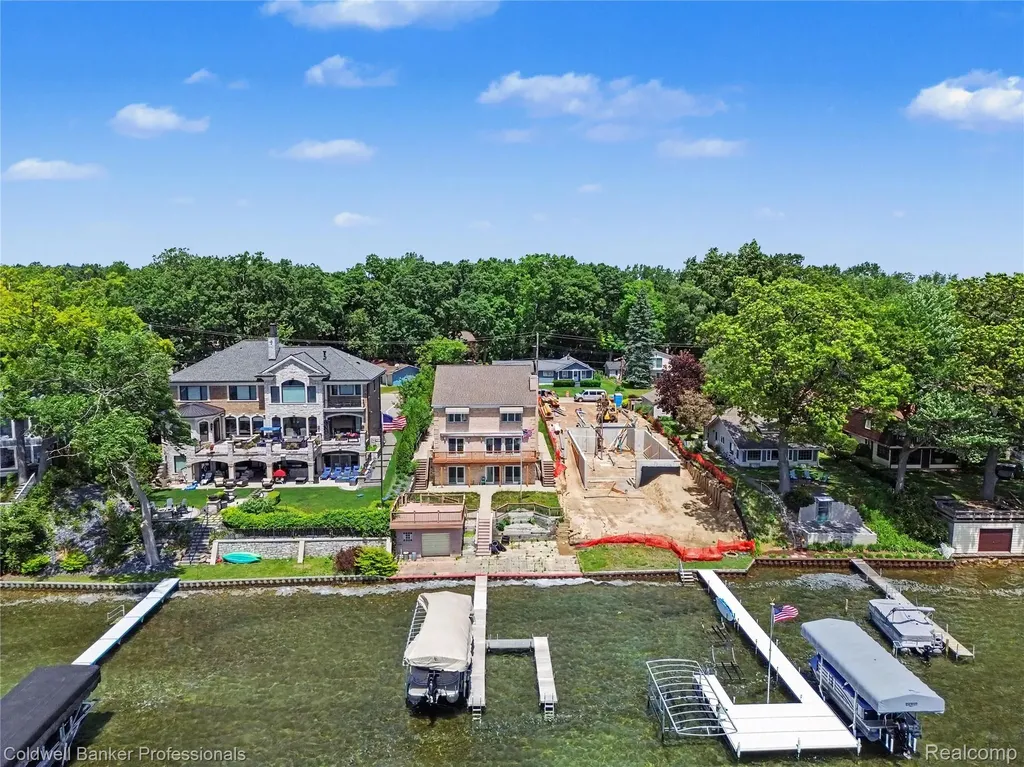 7351 Locklin West Bloomfield Charter Township MI 48324