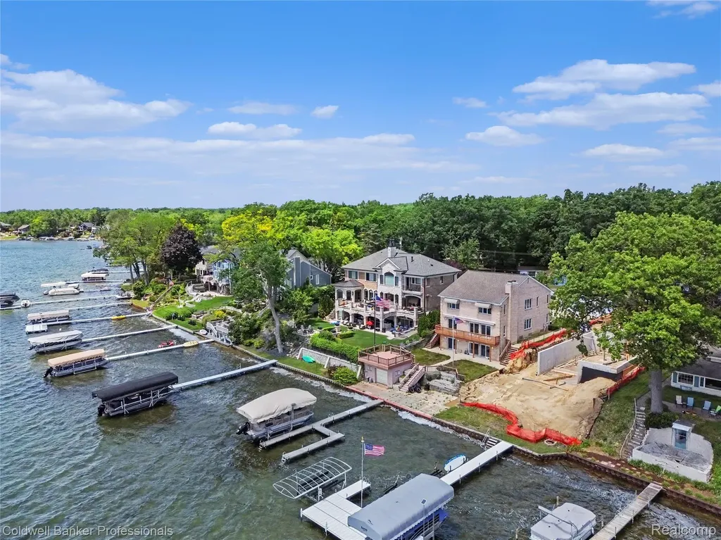 7351 Locklin West Bloomfield Charter Township MI 48324