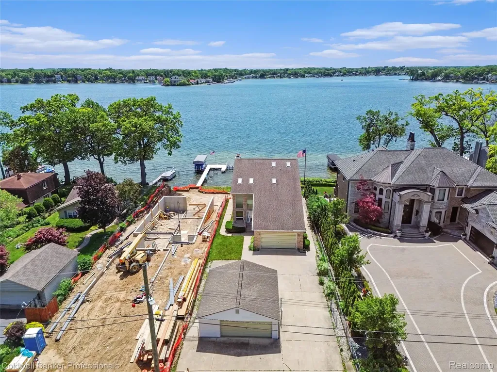 7351 Locklin West Bloomfield Charter Township MI 48324