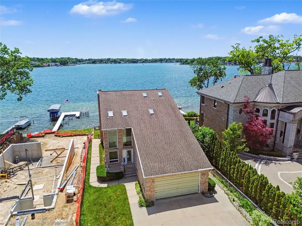 7351 Locklin West Bloomfield Charter Township MI 48324
