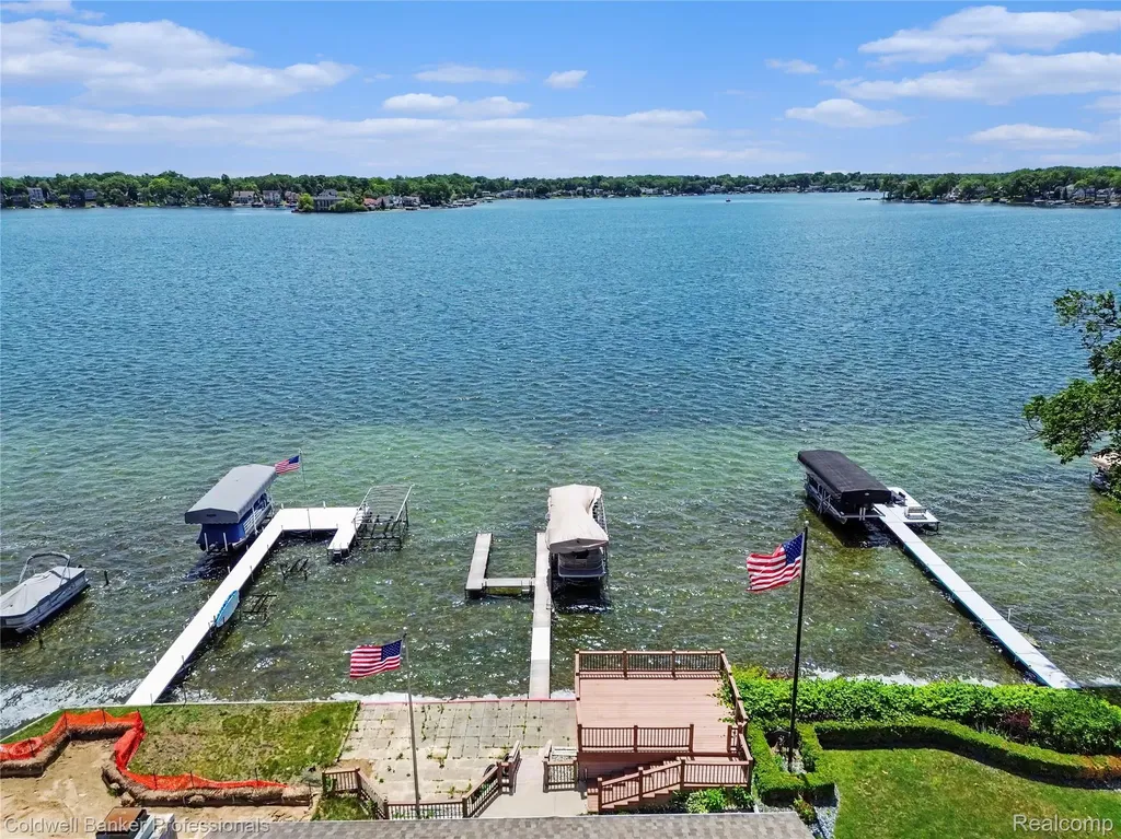 7351 Locklin West Bloomfield Charter Township MI 48324