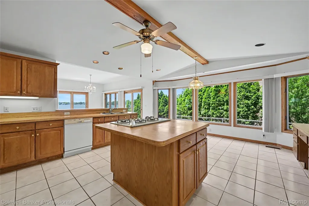 7351 Locklin West Bloomfield Charter Township MI 48324