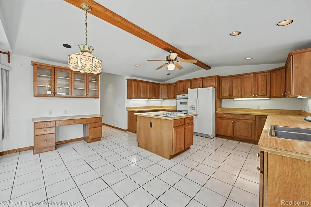 7351 Locklin West Bloomfield Charter Township MI 48324