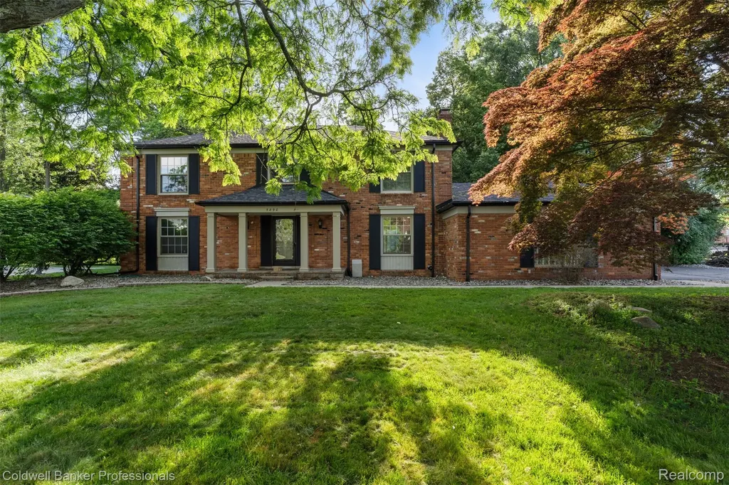 5890 Pinecroft Drive West Bloomfield Charter Township MI 48322