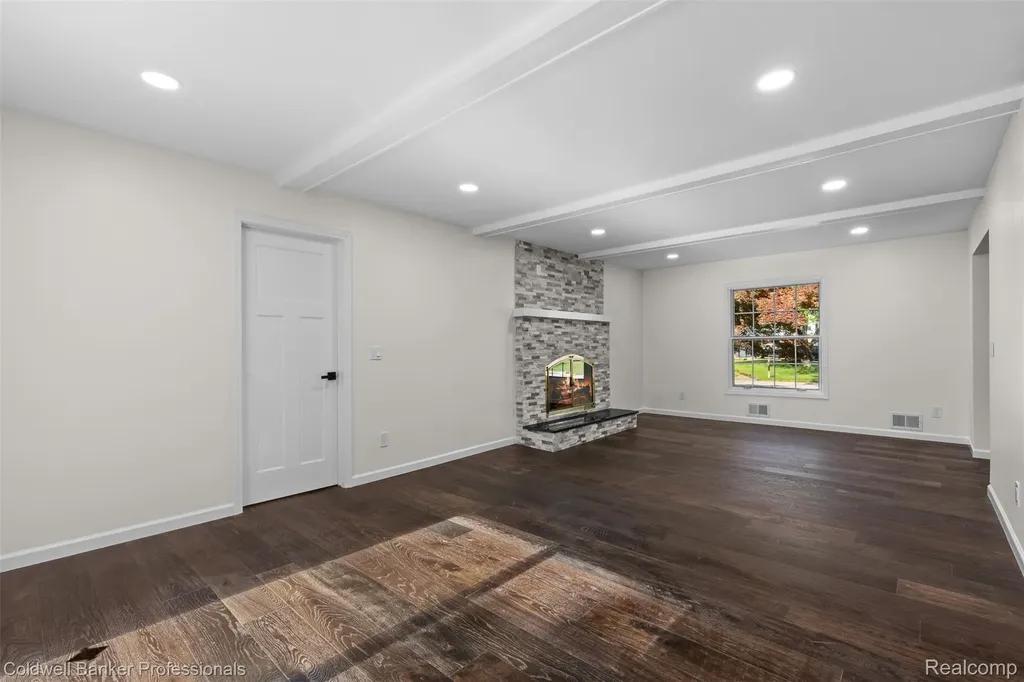 5890 Pinecroft Drive West Bloomfield Charter Township MI 48322