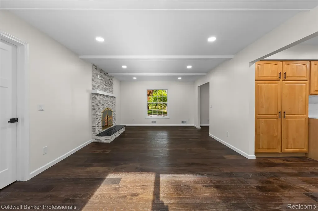 5890 Pinecroft Drive West Bloomfield Charter Township MI 48322