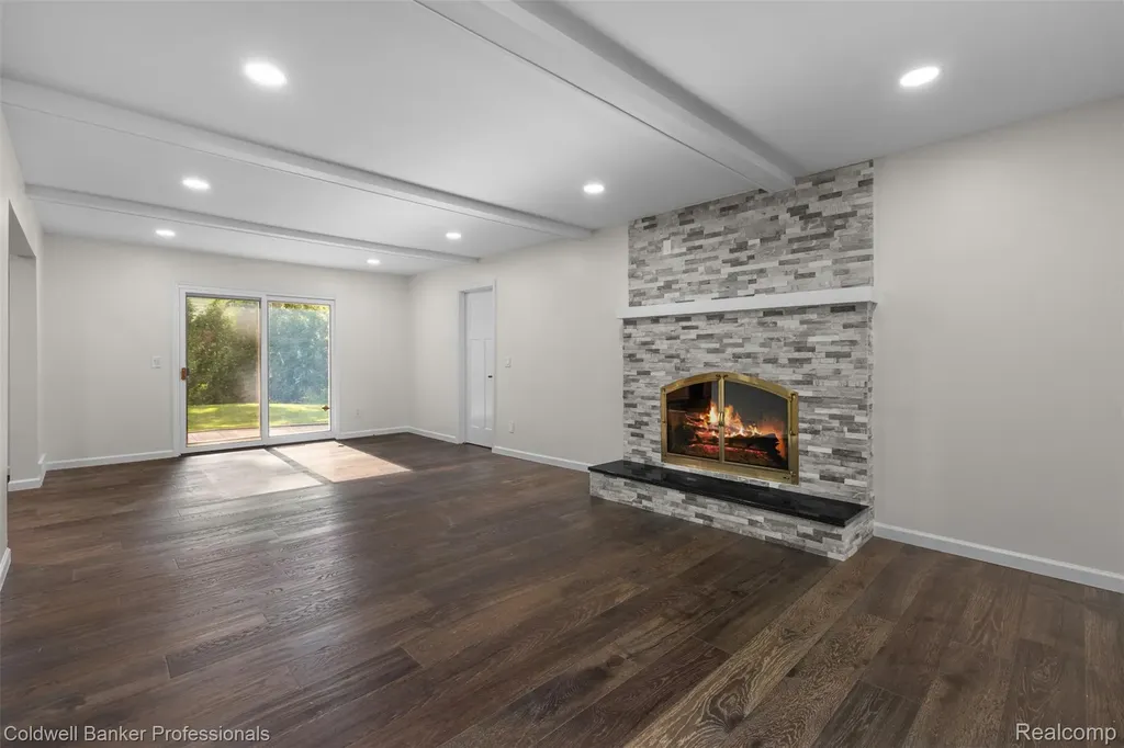 5890 Pinecroft Drive West Bloomfield Charter Township MI 48322