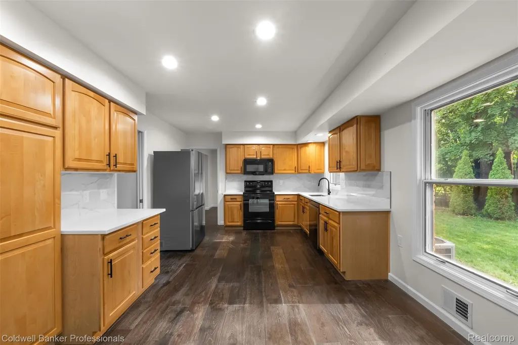 5890 Pinecroft Drive West Bloomfield Charter Township MI 48322