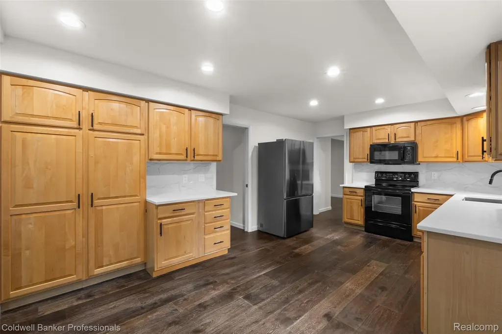 5890 Pinecroft Drive West Bloomfield Charter Township MI 48322