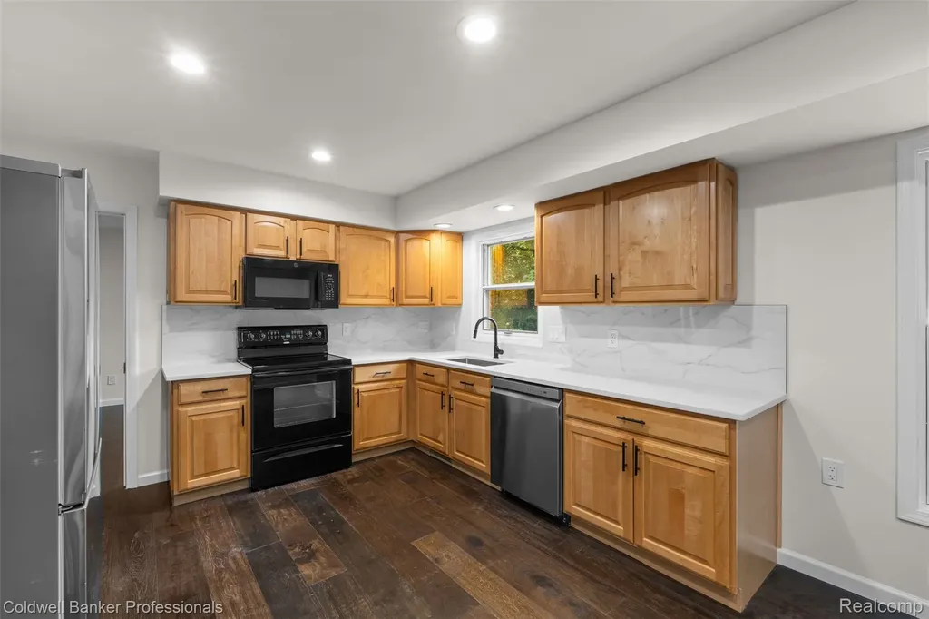5890 Pinecroft Drive West Bloomfield Charter Township MI 48322