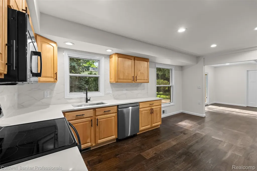 5890 Pinecroft Drive West Bloomfield Charter Township MI 48322