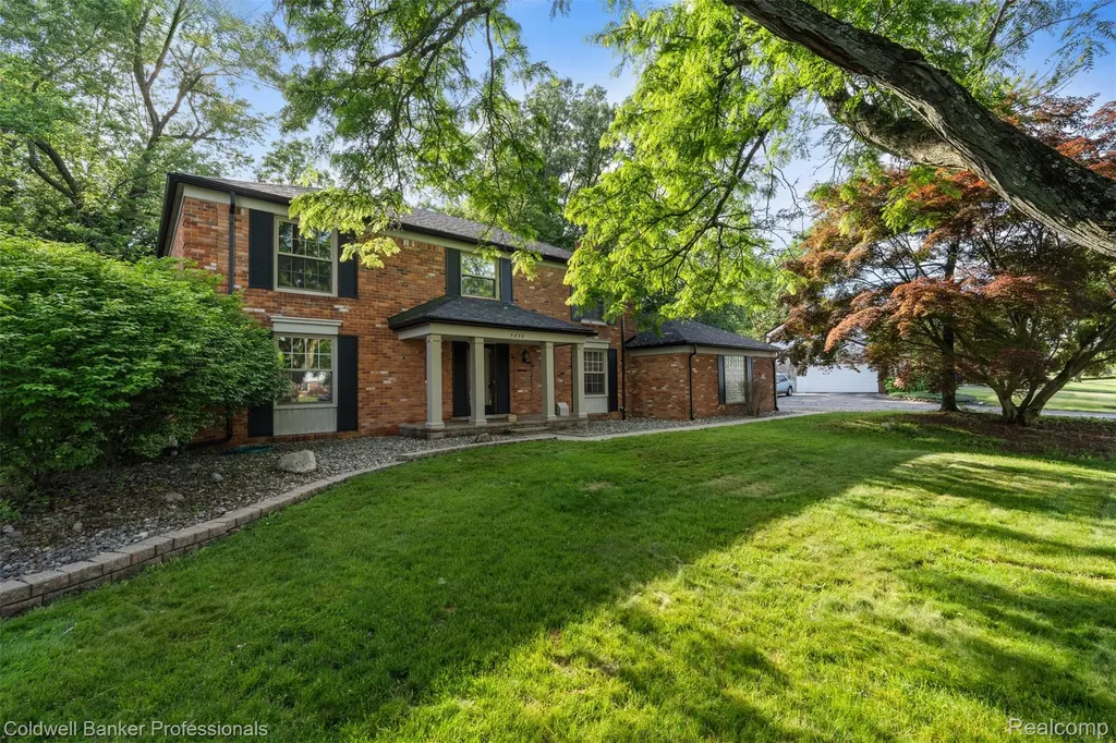 5890 Pinecroft Drive West Bloomfield Charter Township MI 48322