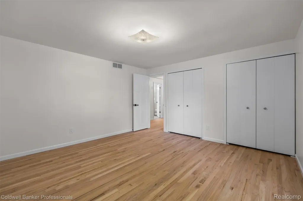 5890 Pinecroft Drive West Bloomfield Charter Township MI 48322