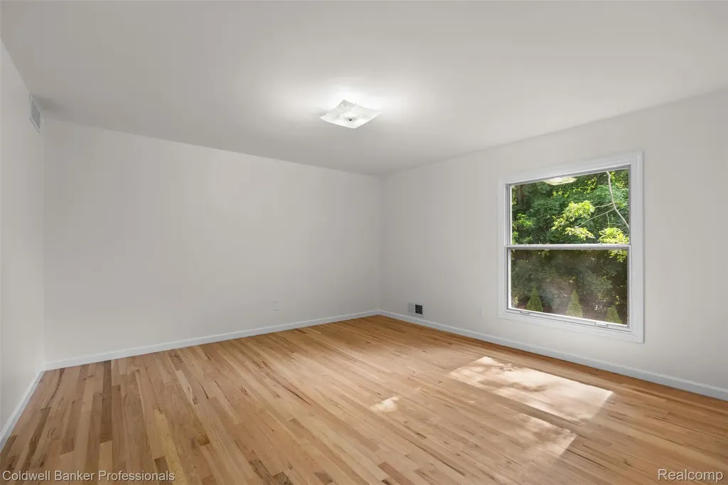 5890 Pinecroft Drive West Bloomfield Charter Township MI 48322