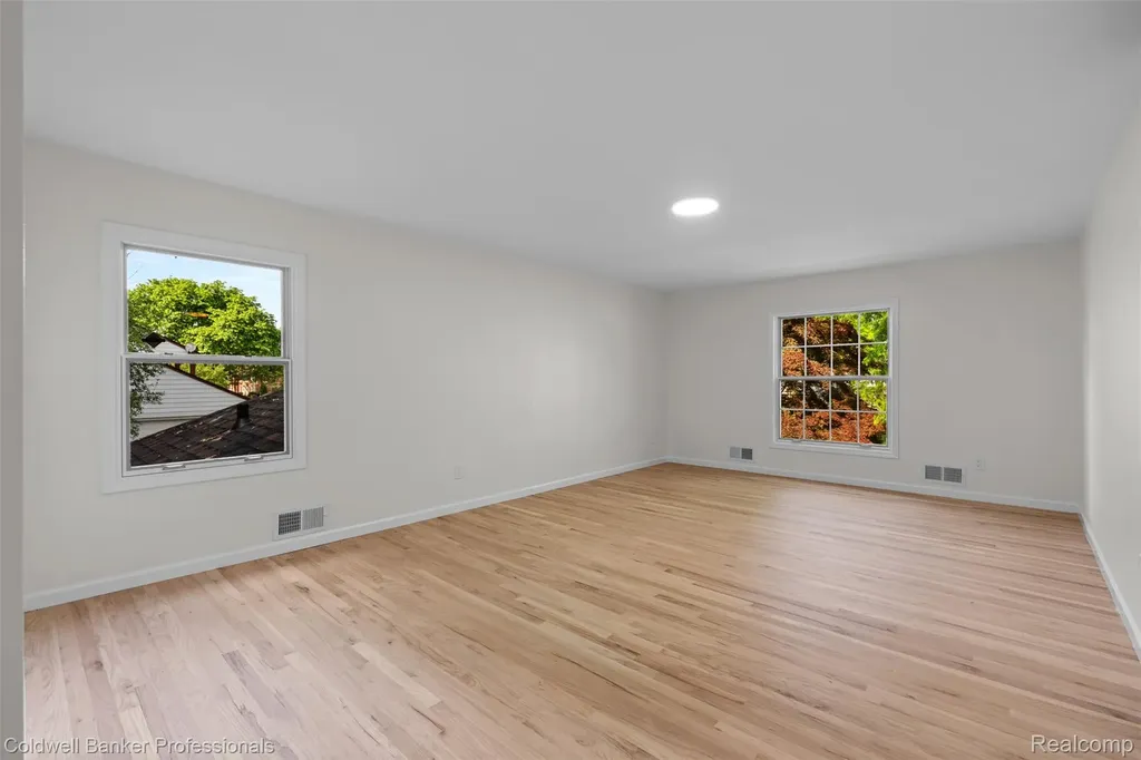 5890 Pinecroft Drive West Bloomfield Charter Township MI 48322