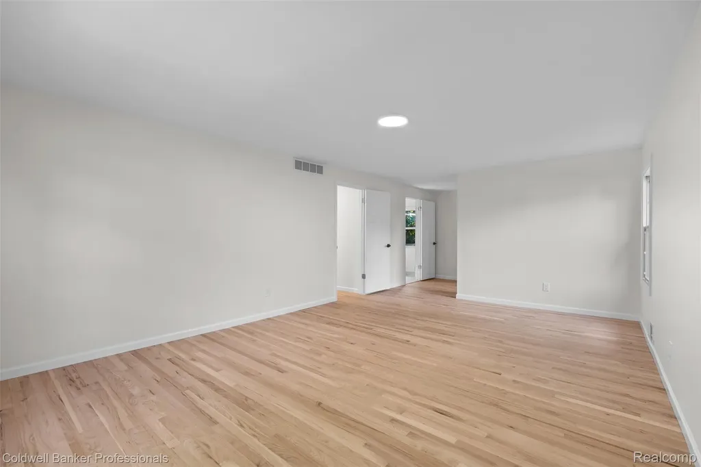 5890 Pinecroft Drive West Bloomfield Charter Township MI 48322